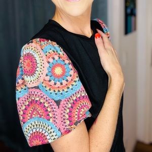 NWT🖤Black Kaleidoscope Print Thermal Puff Sleeve Top💕